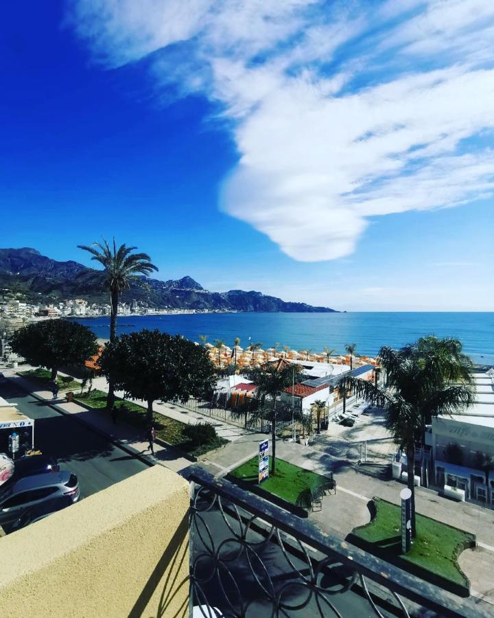 La Finestra Sul Mare Modern Apartment Giardini Naxos Eksteriør billede