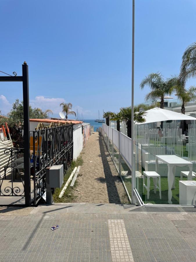 La Finestra Sul Mare Modern Apartment Giardini Naxos Eksteriør billede