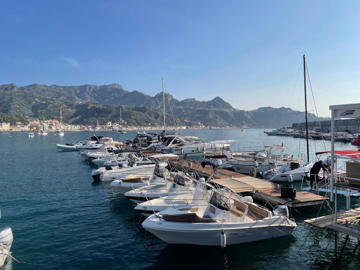 La Finestra Sul Mare Modern Apartment Giardini Naxos Eksteriør billede