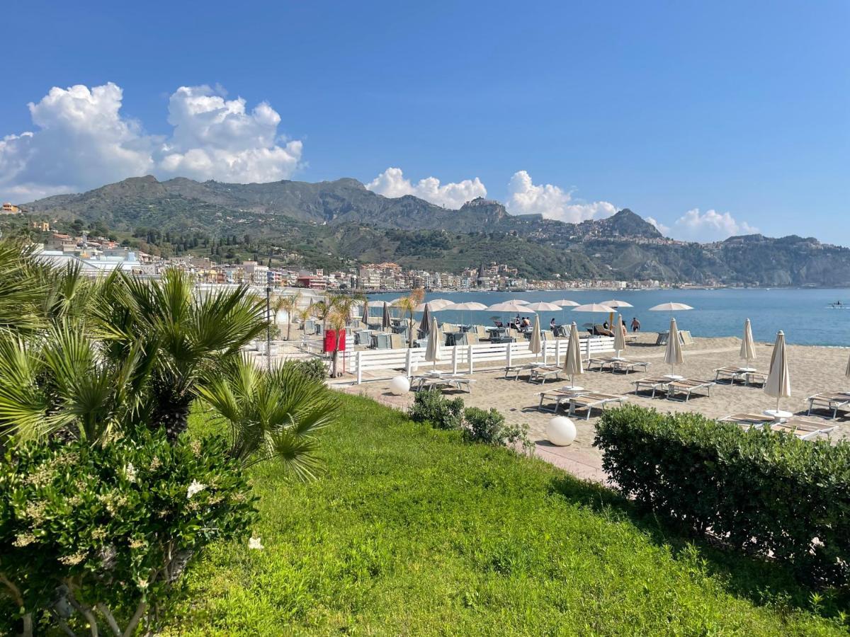 La Finestra Sul Mare Modern Apartment Giardini Naxos Eksteriør billede