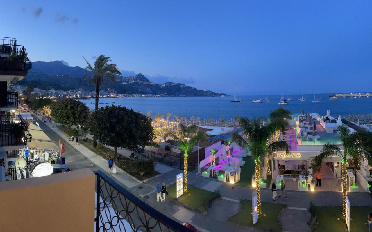 La Finestra Sul Mare Modern Apartment Giardini Naxos Eksteriør billede