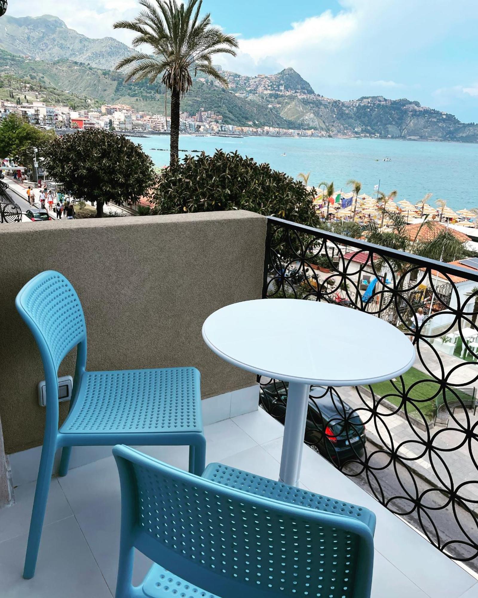 La Finestra Sul Mare Modern Apartment Giardini Naxos Eksteriør billede
