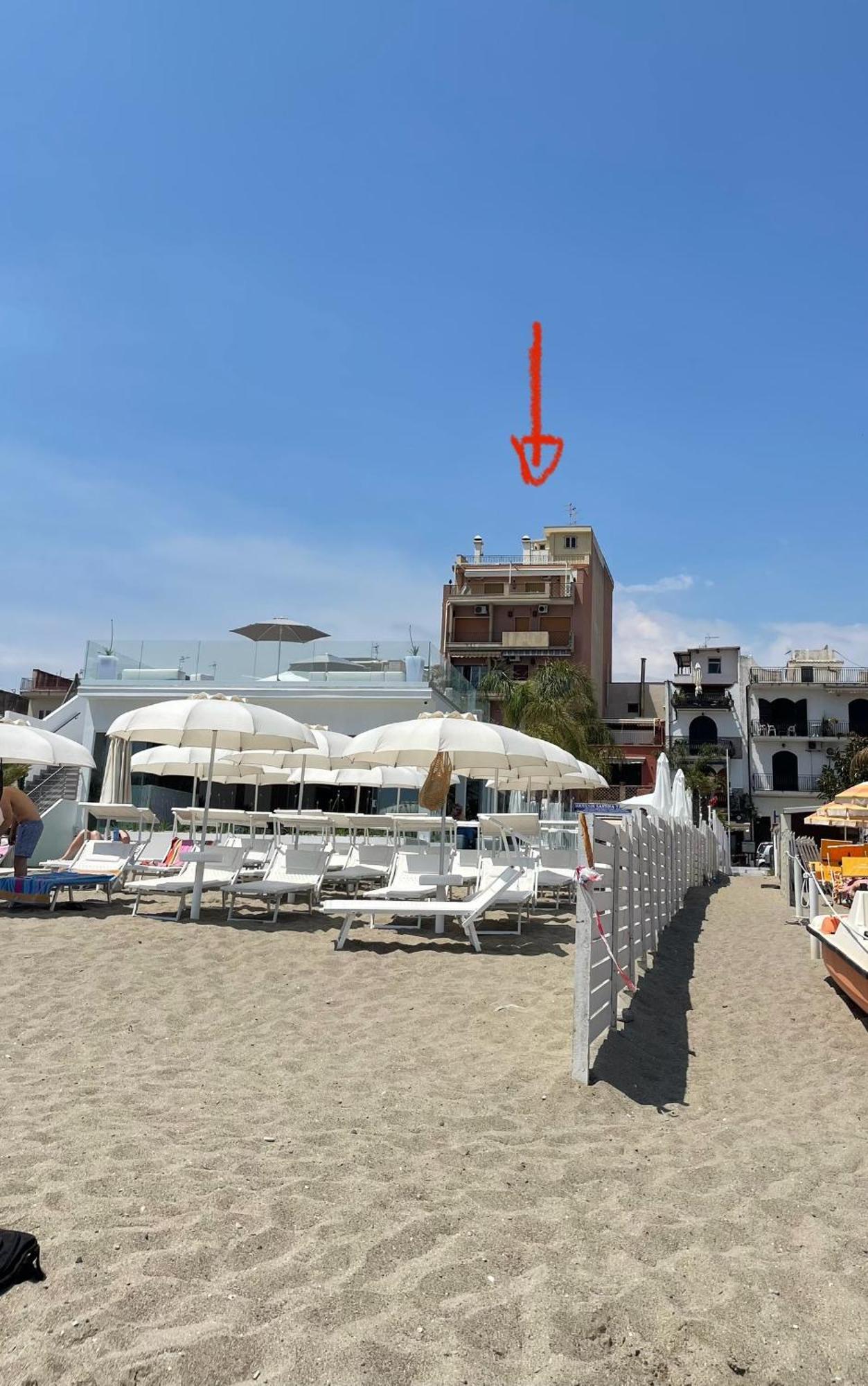 La Finestra Sul Mare Modern Apartment Giardini Naxos Eksteriør billede